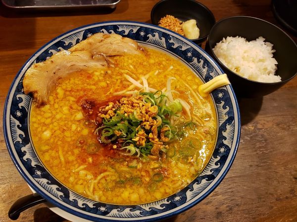「冬季限定 みそラーメン チャーシュー 半ライス」@麺処 鳴声の写真