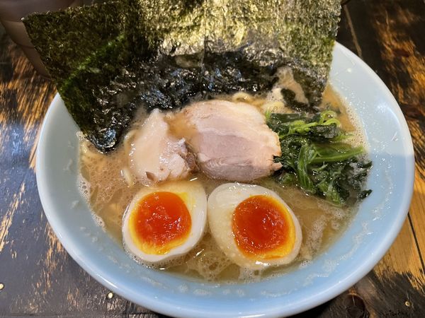 「味玉ラーメン850円、ビール400円」@らーめんありがた家の写真