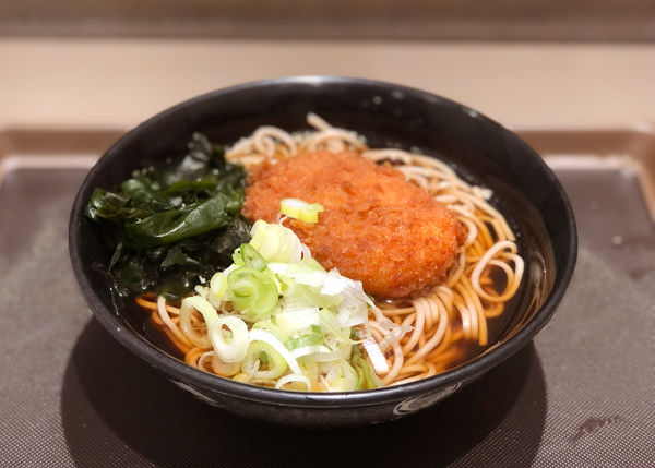 「コロッケそば(490円)」@名代 富士そば 金町店の写真