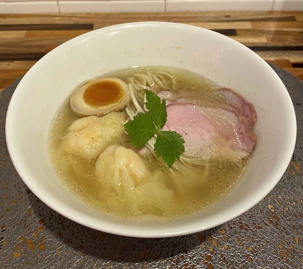 「エビ2 ワンタンラァ麺 (しお山椒) ¥1000+¥50」@麺屋おやゆびの写真