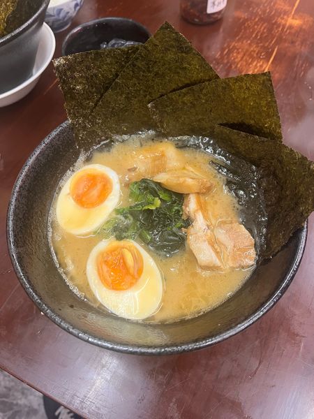 「家系全のせ」@横浜家系ラーメン・ホルモン焼 うた田家の写真