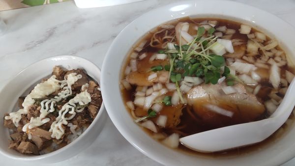「爺ラーメン600円　チャーシュー丼100円」@ラーメン爺の写真