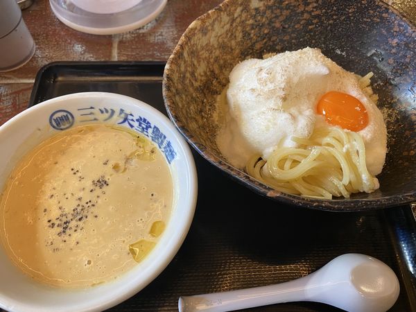 「限定 カルボナーラつけ麺 1320」@三ツ矢堂製麺 池袋サンシャイン60通り店の写真