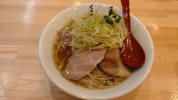 「中華そば塩　白髪ネギトッピング」@背脂中華そば くろ澤 越谷店の写真