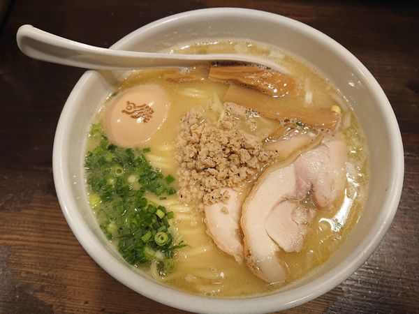 「白鶏らーめん大盛玉子のせ（９７０円）」@鶏の穴の写真