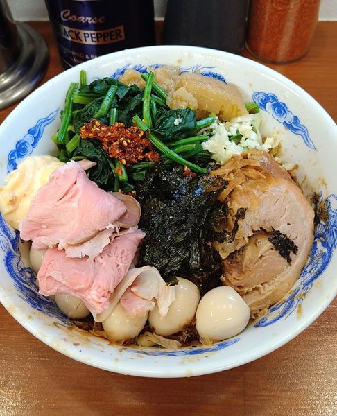 「たれそば並+レンソウ､うずら､ローストポーク」@それいけ！たかちゃんラーメンの写真