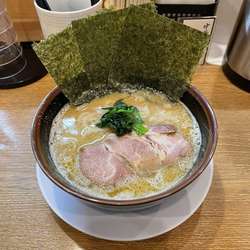 家系っぽ桐麺家ラーメン