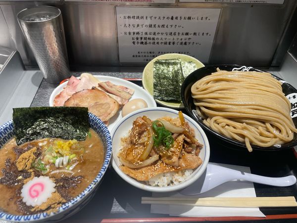「つけ麺特盛全部のせ＋海苔＋焼豚飯」@松戸富田麺絆の写真