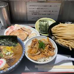 つけ麺特盛全部のせ＋海苔＋焼豚飯