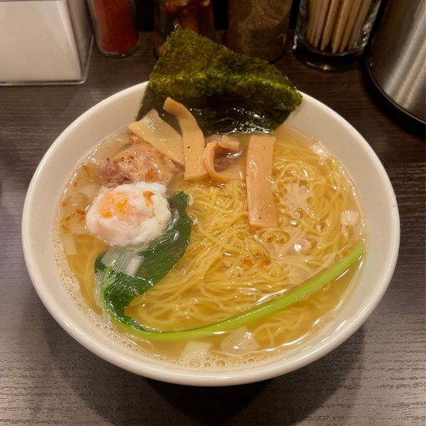 「塩ラーメン エビ油 並盛（750円）」@マツヨシ大飯店の写真