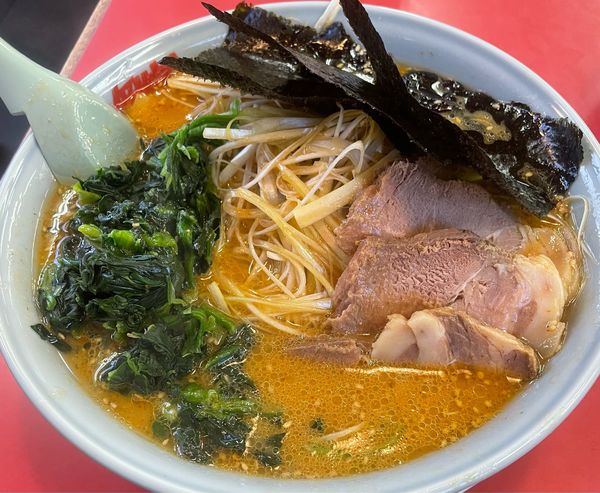 「特製味噌ネギチャーシュー　青菜」@ラーメン山岡家 かすみがうら店の写真