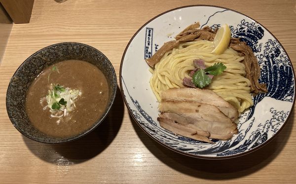「ラム煮干しスープつけ麺（大）」@自家製麺 MENSHO TOKYOの写真