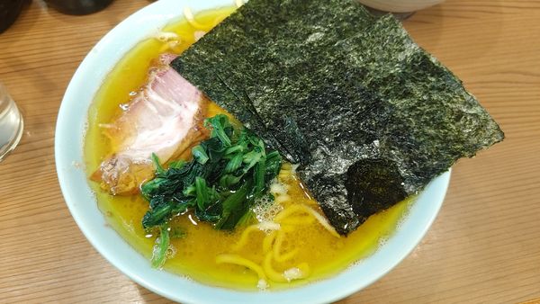 「ラーメン　並　麺かた、脂増し」@家系らーめん 武将家 外伝の写真