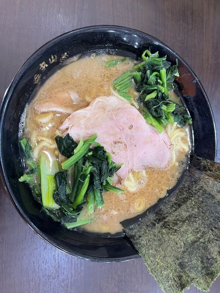 「ラーメン中900円＋青菜増し100円」@杉田家 千葉祐光店の写真