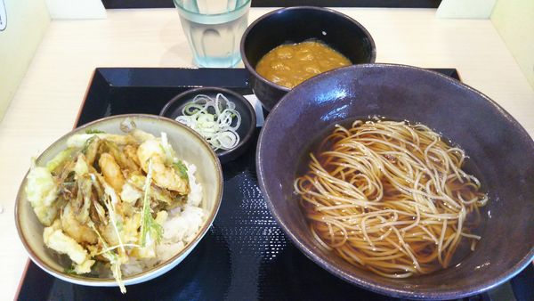 「海老としめじのかきあげ丼セット、カレールー(クーポン)」@ゆで太郎 荒川沖店の写真