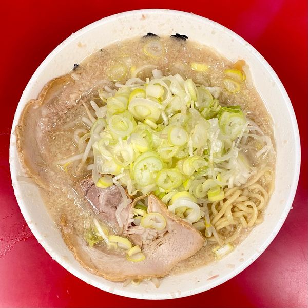 「らーめん ¥900円（薬味多め）」@らーめん弁慶 浅草本店の写真