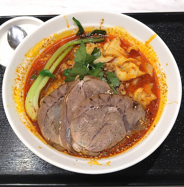 「マーラー刀削麺 950円＋牛肉 200円」@刀削麺酒坊 東京駅店の写真