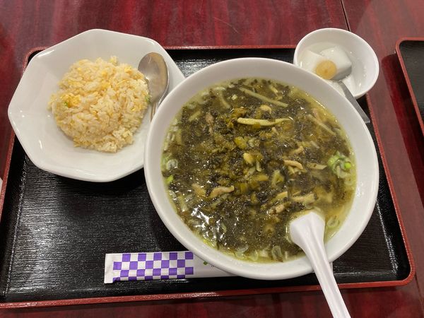 「高菜ラーメン＋半チャーハン　700円」@中国料理 麗華園の写真