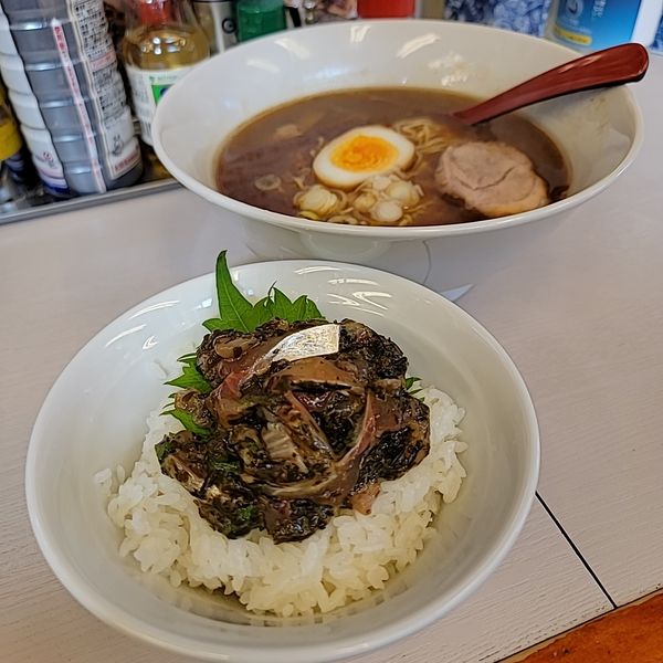 「本日のランチ🅰️釣ったアジとカジメのたたき丼」@笑顔の写真
