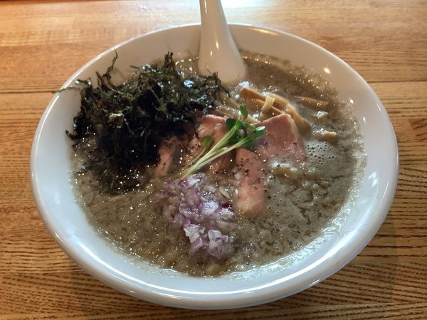 「背脂煮干　1050円」@麺屋 日出次 焼津店の写真