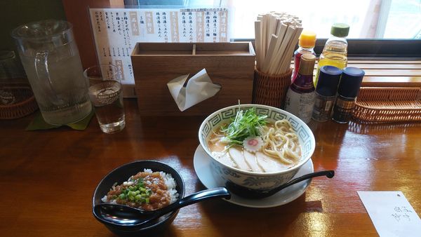 「鶏白湯らぁめん醤油　背あぶら丼」@つけ麺らぁめん 亰極の写真