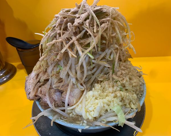 「小豚 ニンニクマシマシアブラヤサイスコシ 生姜 葱 和風BB」@ラーメン二郎 八王子野猿街道店2の写真