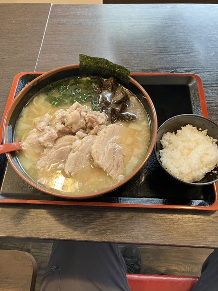 「チャーシュー麺大盛り　麺増量サービス　ライス」@イレブンフーズ 源流 南品川店の写真