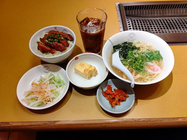「日替ランチ(並盛・塩ラーメン&ソースカツ丼)790円」@朝鮮飯店 高崎東口店の写真