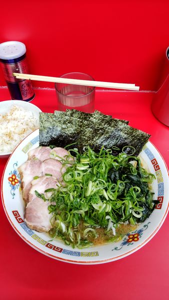 「朝ラー＋のり、ほうれん草、チャー3枚」@横浜ラーメン 武蔵家 大井町店の写真