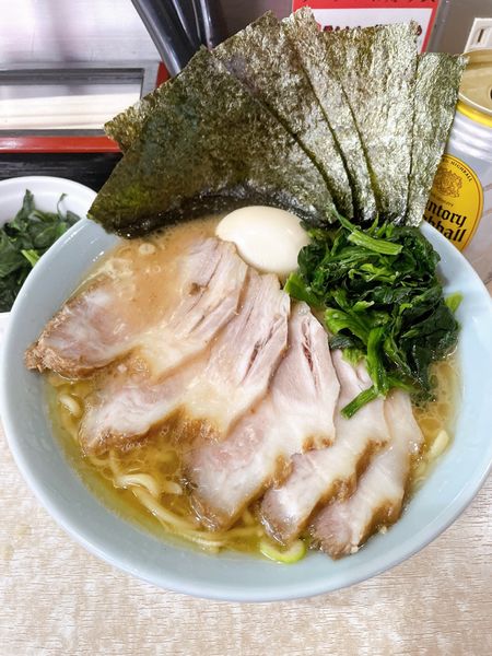 「中盛りチャーシュー味玉トッピング」@横濱ラーメン あさが家 本店の写真