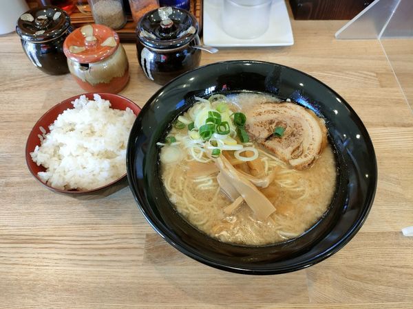 「無極ラーメン（細硬）」@ラーメン無極 北浦和店の写真