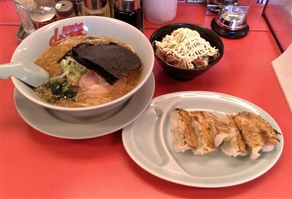 「サービスセットＣ(990円)」@ラーメン山岡家 千葉鎌ヶ谷店の写真