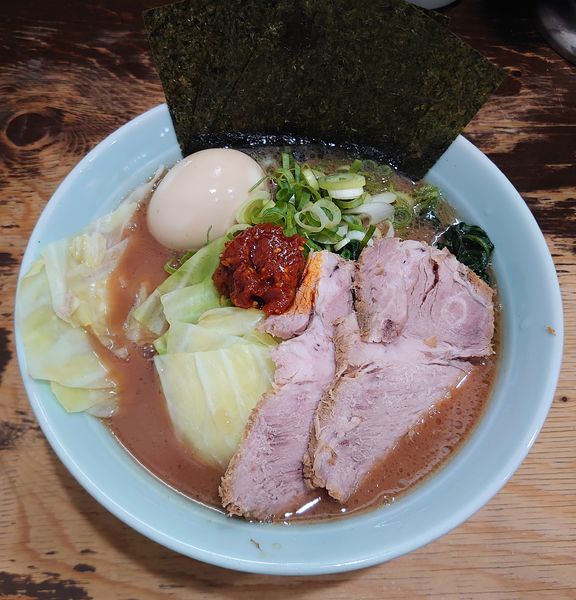 「全部のせ並+レッド玉(1100円)」@らーめん武道家 口の写真