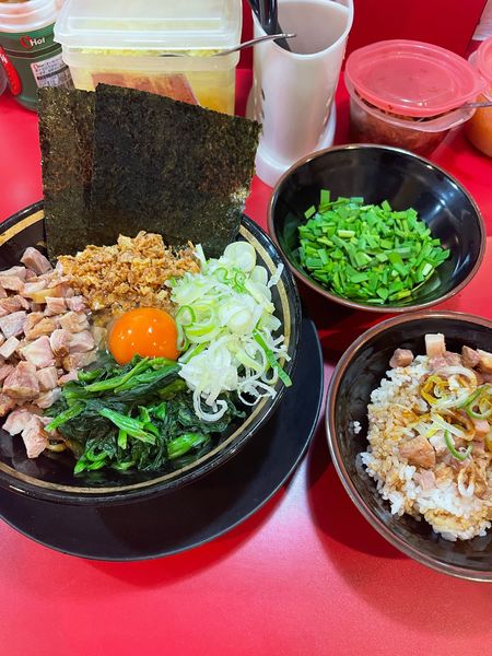 「油そば　にら玉　半賄い飯」@家系ラーメン とらきち家の写真