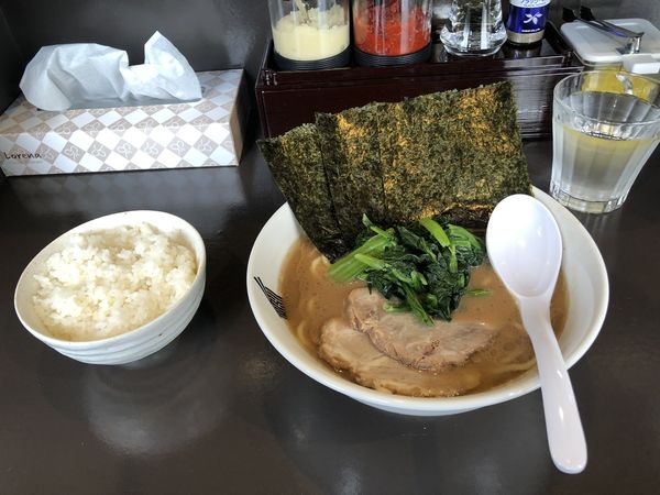 「醤油ラーメン(並)＋ライス」@RAMEN TATSUの写真