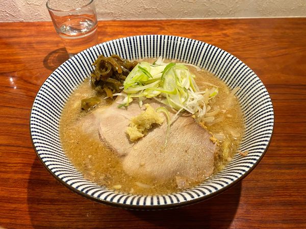 「味噌らーめん＋山クラゲ」@灼味噌らーめん 八堂八の写真