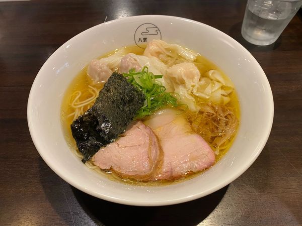 「特製ワンタン麺　白醤油　ハーフ」@八雲の写真