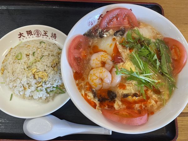 「ﾗﾝﾁﾒﾆｭｰ・トマト酸辣湯麺+半チャーハン880円」@大阪王将 福島南バイパス店の写真