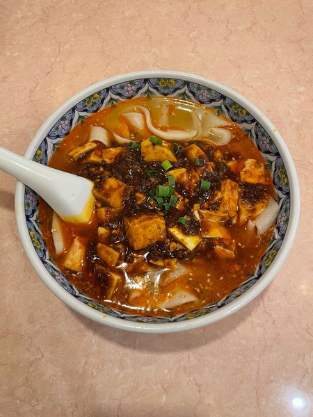 「マーボー豆腐ビャンビャン麺(980円)」@蘭州牛肉拉麺 東珍味小籠包の写真