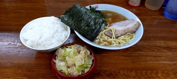 「ラーメン(固め)ライス、キャベチャー」@横浜家系ラーメン上々家の写真