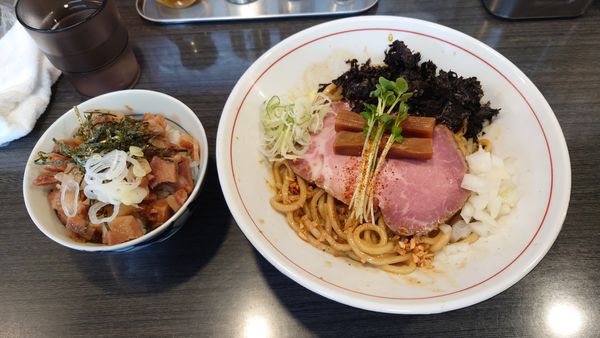 「【限定】煮干とカレーのまぜそば 880円+煮豚丼 260円」@ラーメンつけ麺 奔放の写真