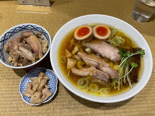 「親鶏中華そば + 自家製煮玉子+ 親皮 + 親鶏飯(小)」@手打 親鶏中華そば 綾川の写真