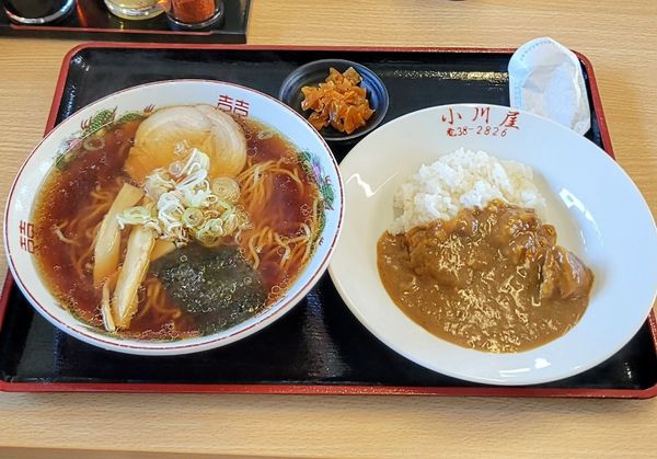「ラーメン　半カレー」@小川屋食堂の写真