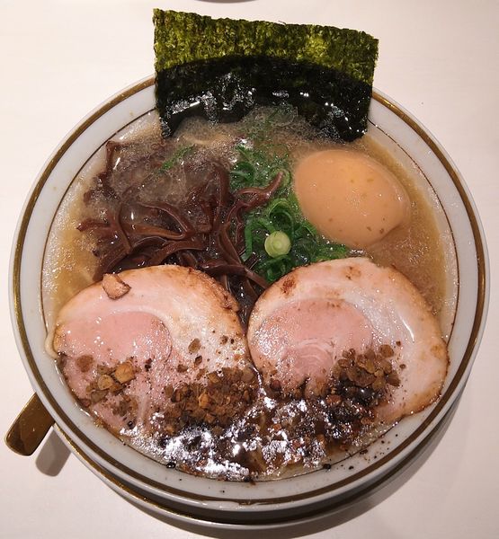 「濃厚豚骨玉名ラーメン＋煮卵」@くまめんの写真