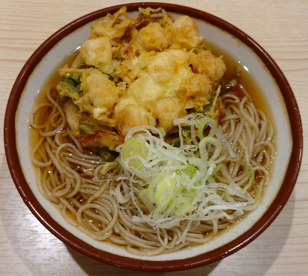 「小柱かき揚そば（470円）」@そばの神田 東一屋 駅前南町通り店の写真