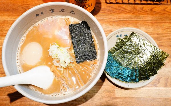 「味玉らーめん＋のり＋エビスビール（小瓶）」@麺屋吉左右の写真