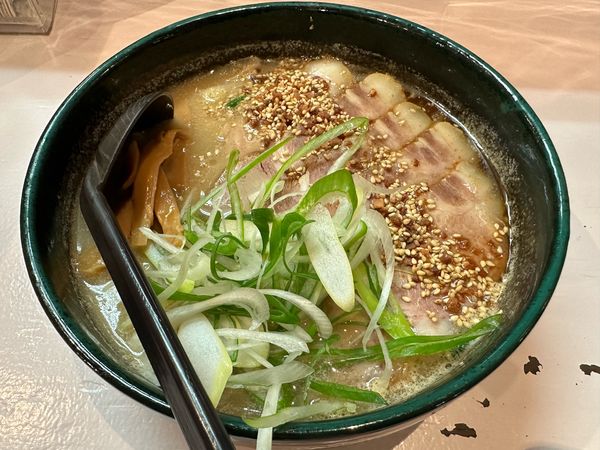 「チャーシュー麺（味噌）¥1,080」@らぁめん銀波露 ラソラ札幌店の写真