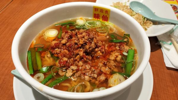「台湾ラーメンニンニクチャーハンセット」@郭 政良 味仙 東京ニュー新橋ビル店の写真