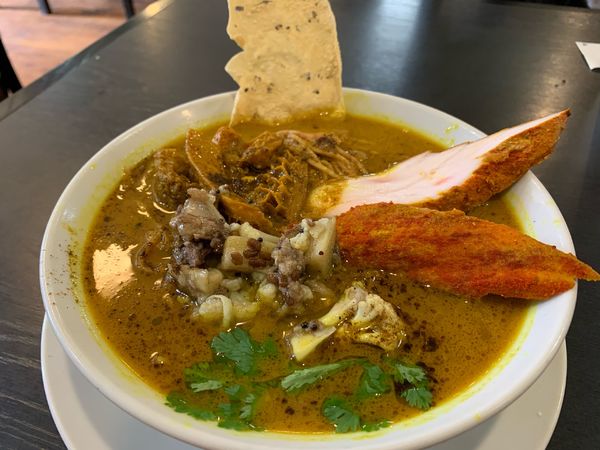 「牛テールとトリッパカレーラーメン」@ラーメン 達磨食堂の写真