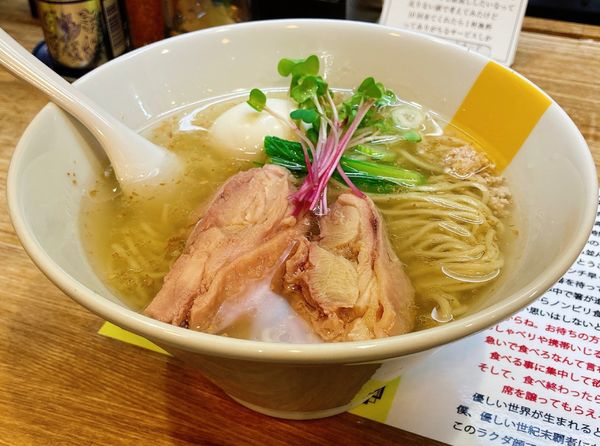 「塩生姜らー麺 味玉入り」@塩生姜らー麺専門店 MANNISH 亀戸店の写真